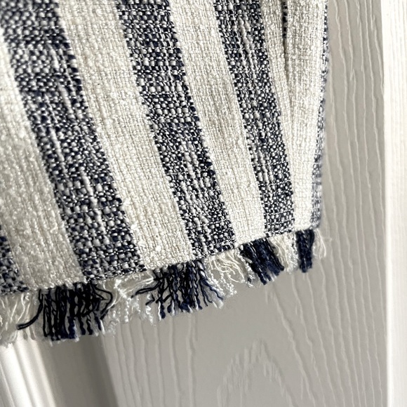 Banana Republic Stripe Tweed Pencil Skirt in Blue and Cream (size 8) - Picture 5 of 8